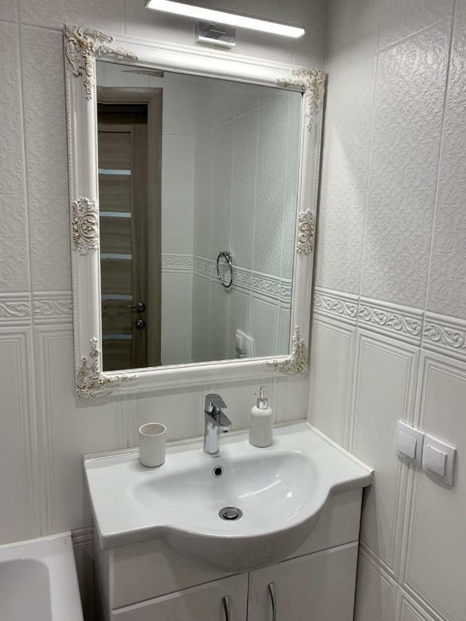 Sisters Apartment Ukr แชร์นีฮีฟ ภายนอก รูปภาพ